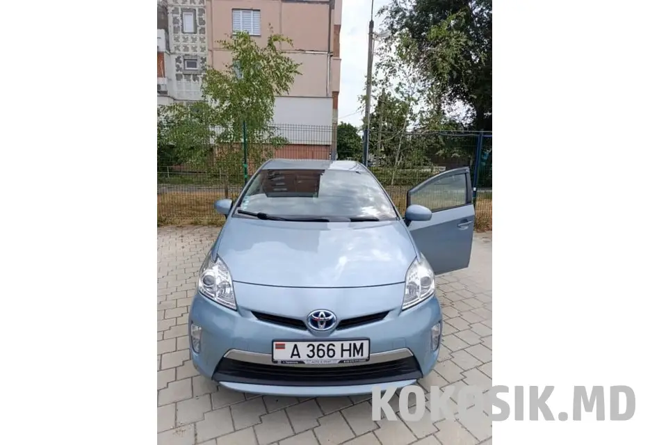 Продам Toyota Prius Plug-in Hybrid (2012)