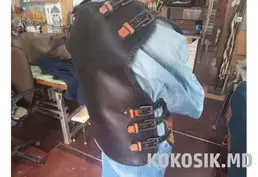 Продам жилет байкера (натуральная кожа)