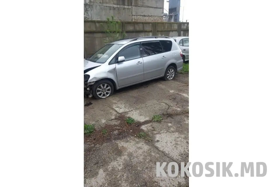 Разбираю Toyota Avensis Verso (рестайлинг) на запчасти