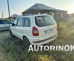 Vând Opel Zafira 1.6 benzină, gaz anul 2004 în Comrat