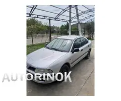 Mitsubishi Carisma 2000 г.