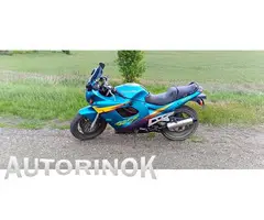 Suzuki 600 куб. два стекла в комплекте
