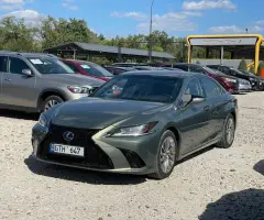 Lexus ES300h (Доступен в Автокредит)