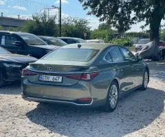 Lexus ES300h (Доступен в Автокредит)