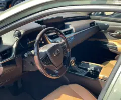 Lexus ES300h (Доступен в Автокредит)