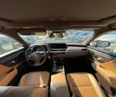 Lexus ES300h (Доступен в Автокредит)