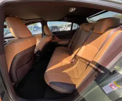 Lexus ES300h (Доступен в Автокредит)