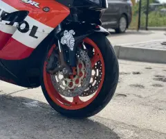 Honda CBR1000RR (Доступен в Автокредит)