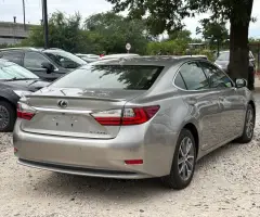 Lexus ES300h (Доступен в Автокредит)