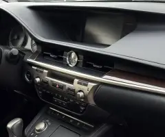 Lexus ES300h (Доступен в Автокредит)