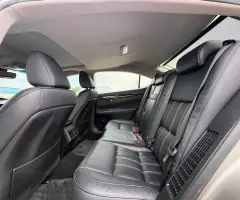 Lexus ES300h (Доступен в Автокредит)