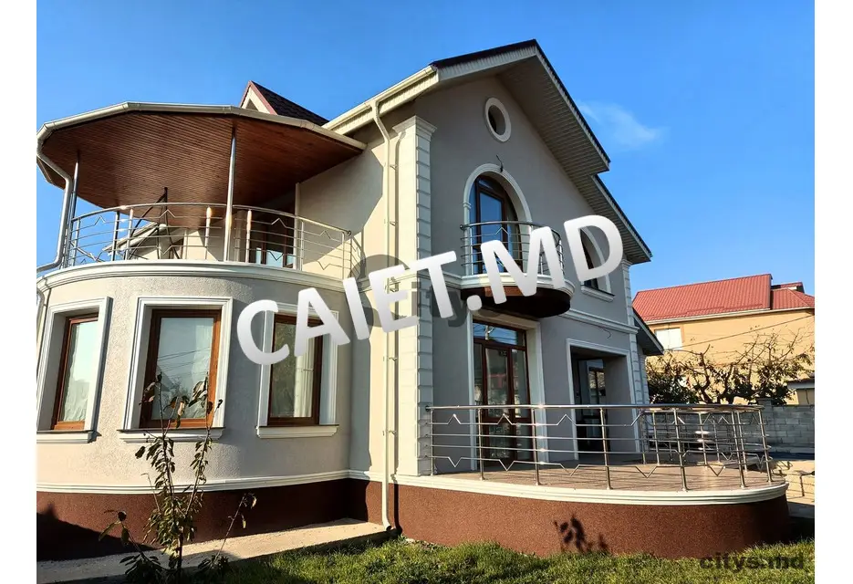 Дом 210м², Ialoveni, Centru, str. Mihai Viteazul