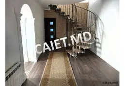 Дом 210м², Ialoveni, Centru, str. Mihai Viteazul